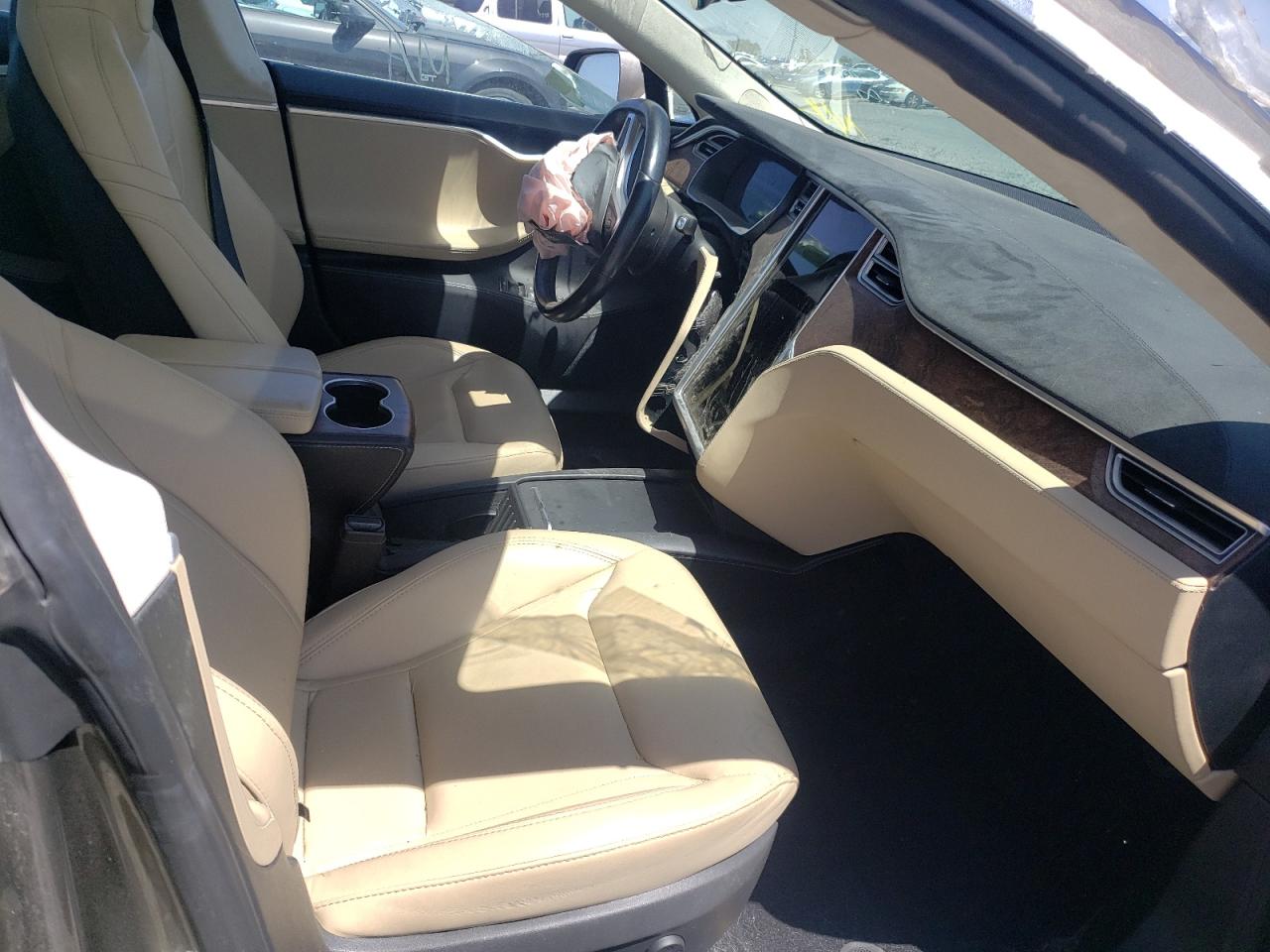 Photo 5 from auction – 2016 TESLA MODEL S with VIN 5YJSA1E20GF168335