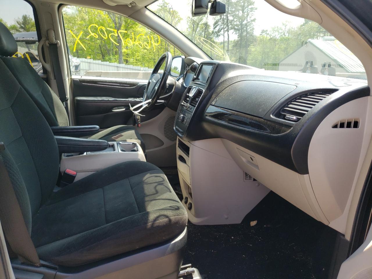 Photo 5 from auction – 2012 CHRYSLER TOWN & COU with VIN 2C4RC1BG1CR174894