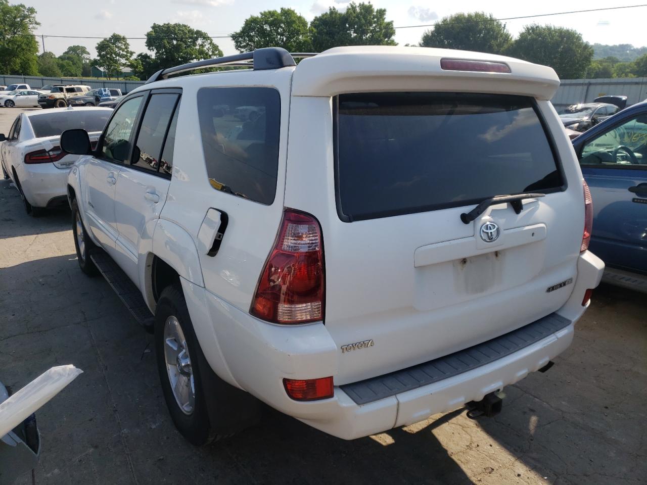 Photo 3 from auction – 2005 TOYOTA 4RUNNER SR with VIN JTEBU14R458046379