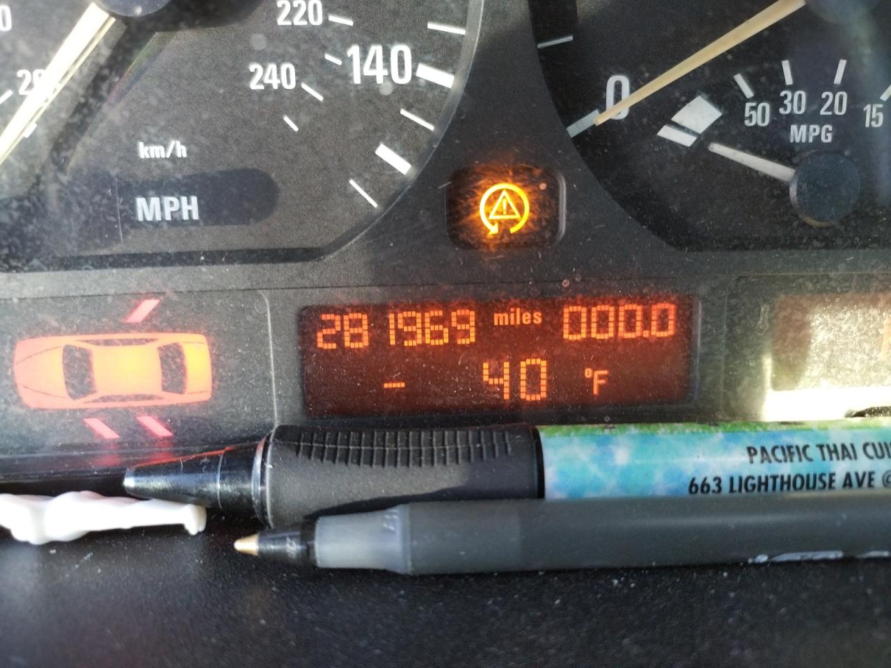Photo 8 from auction – 2000 BMW 323 I with VIN WBAAM3343YFP72698