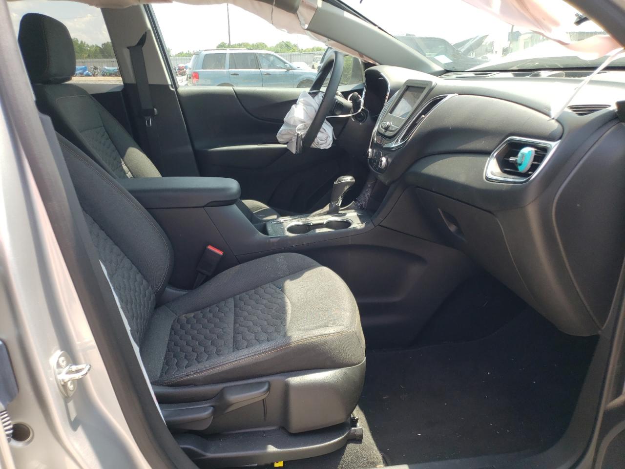 Photo 5 from auction – 2021 CHEVROLET EQUINOX LT with VIN 3GNAXKEVXMS141082