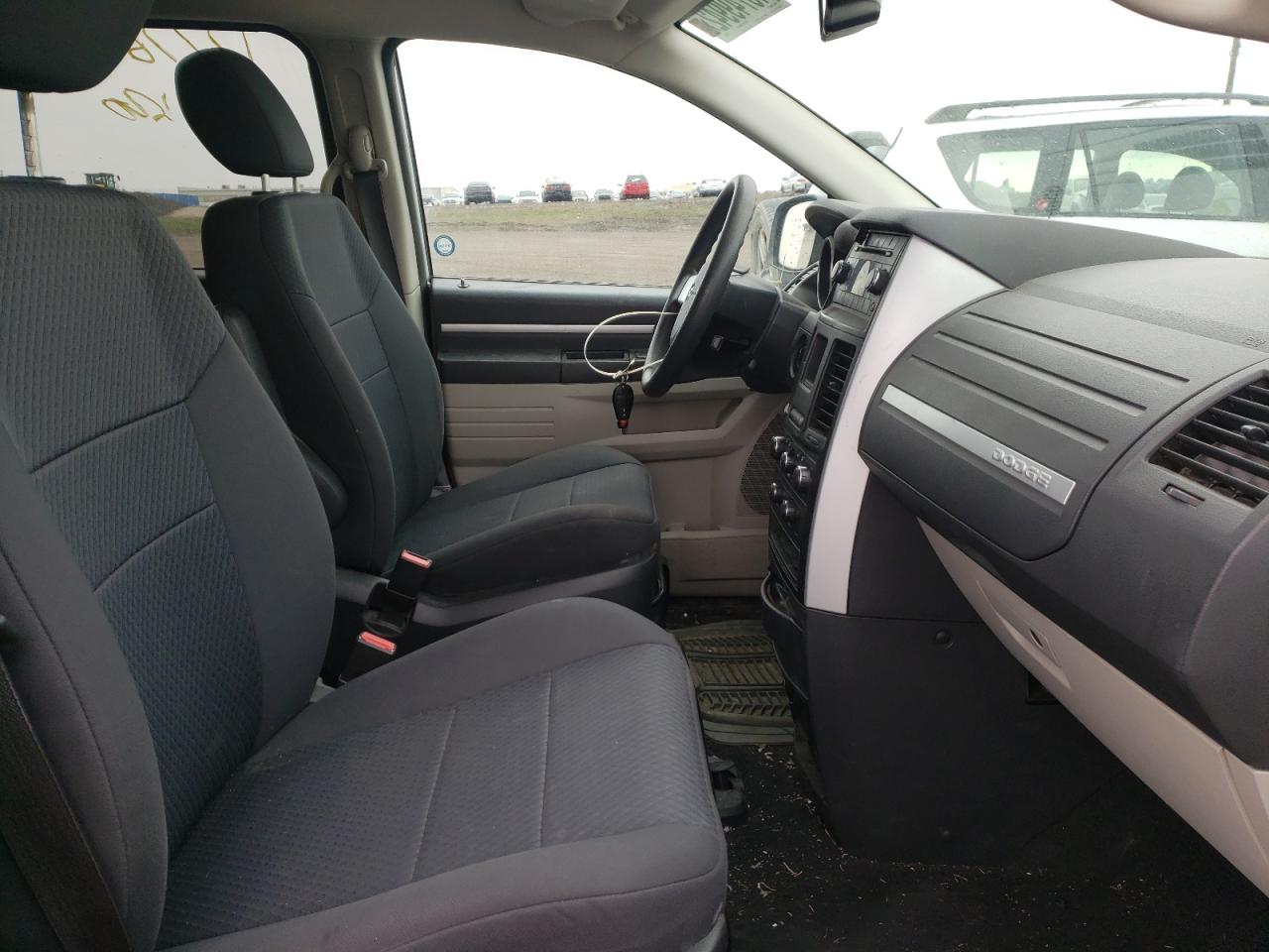 Photo 5 from auction – 2010 DODGE GRAND CARA with VIN 2D4RN4DE2AR162907