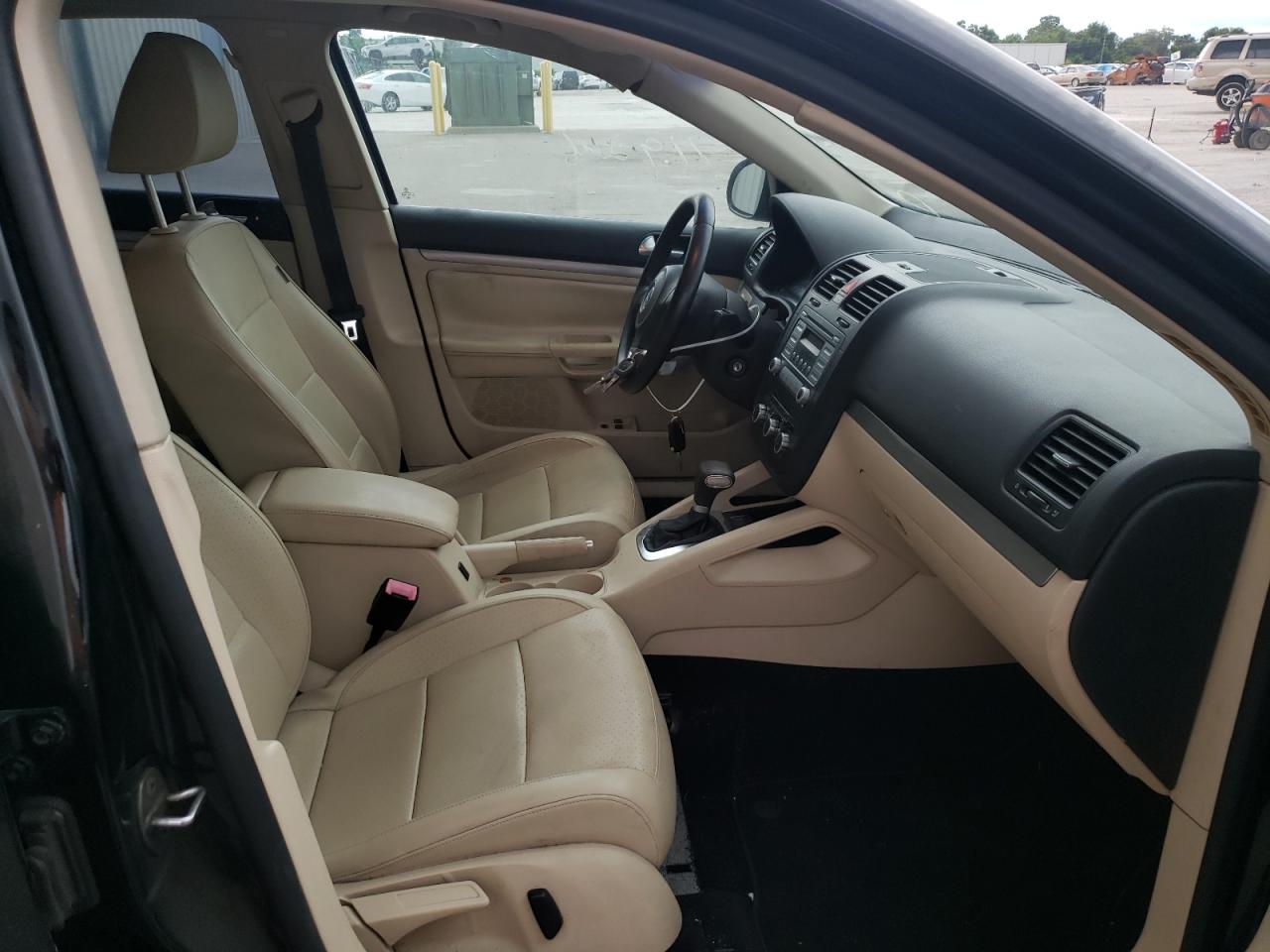 Photo 18 from auction – 2010 VOLKSWAGEN JETTA with VIN 3VWAX7AJ7AM127243