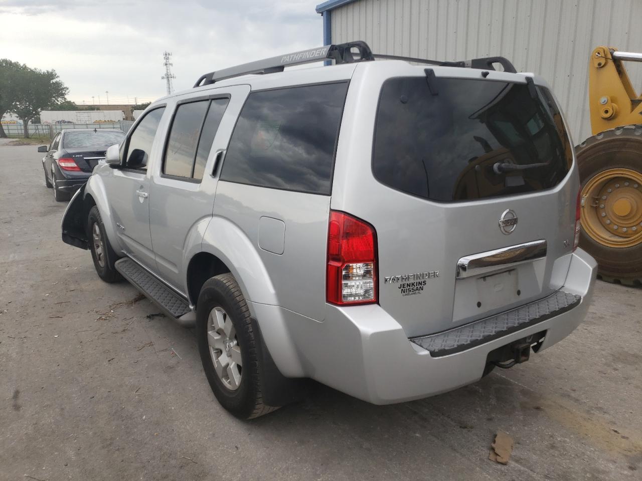 Photo 3 from auction – 2005 NISSAN PATHFINDER with VIN 5N1AR18W15C745771