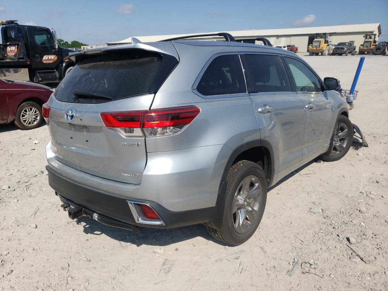 Photo 4 from auction – 2017 TOYOTA HIGHLANDER with VIN 5TDDGRFH8HS036722