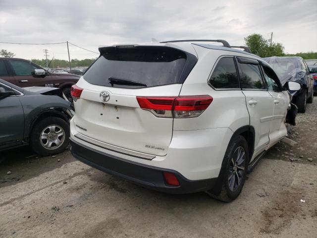 Photo 4 from auction – 2018 TOYOTA HIGHLANDER with VIN 5TDJZRFH9JS535838
