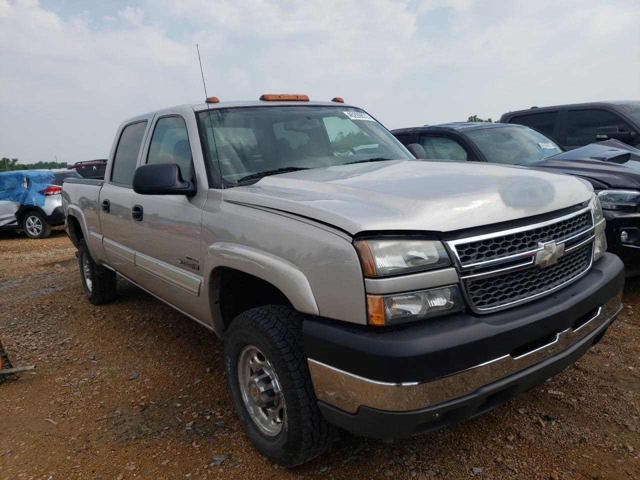CHEVROLET SILVERADO 2005 with VIN 1GCHK232X5F850390 - Photo from auction