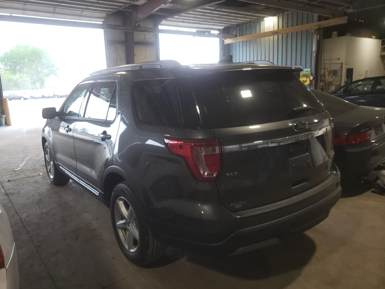 Photo 3 from auction – 2019 FORD EXPLORER X with VIN 1FM5K7D87KGB02569