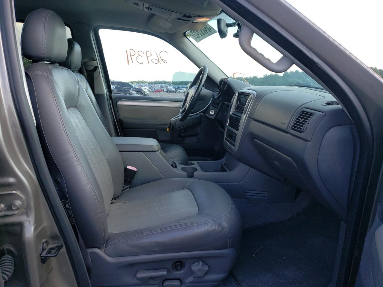 Photo 5 from auction – 2003 MERCURY MOUNTAINEE with VIN 4M2DU86W63ZJ25224