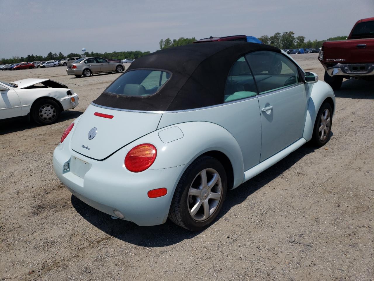 Photo 4 from auction – 2004 VOLKSWAGEN NEW BEETLE with VIN 3VWCD31Y14M314358