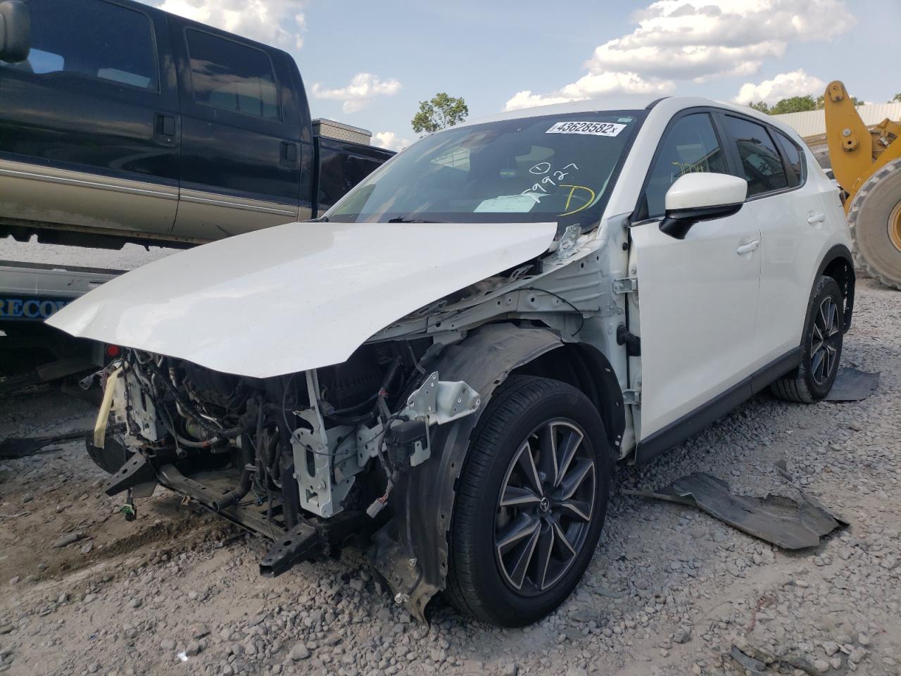 Photo 2 from auction – 2018 MAZDA CX-5 TOURI with VIN JM3KFACM8J1323663