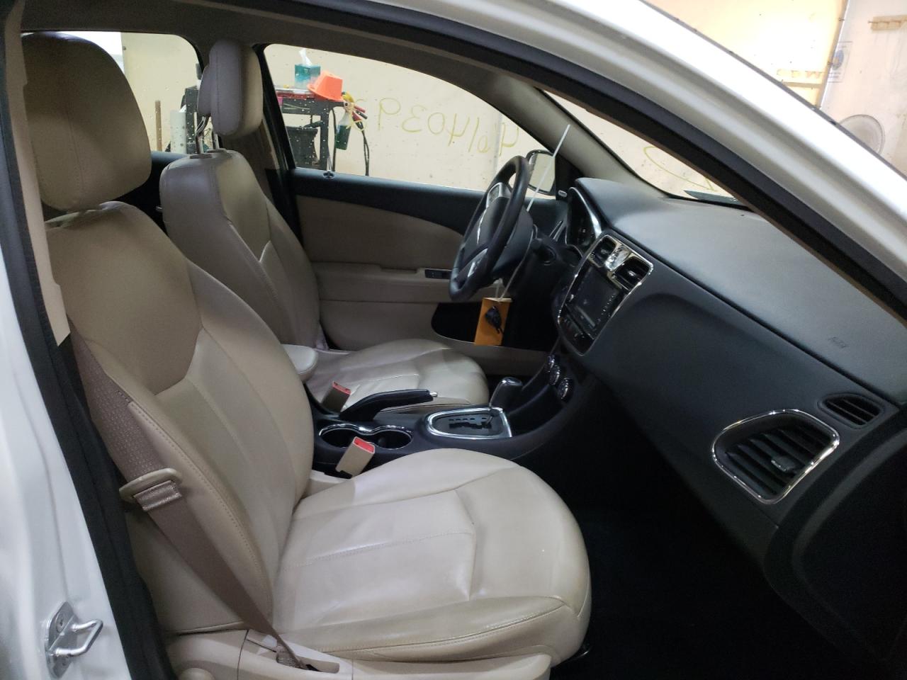 Photo 5 from auction – 2013 CHRYSLER 200 LIMITE with VIN 1C3CCBCG4DN660631