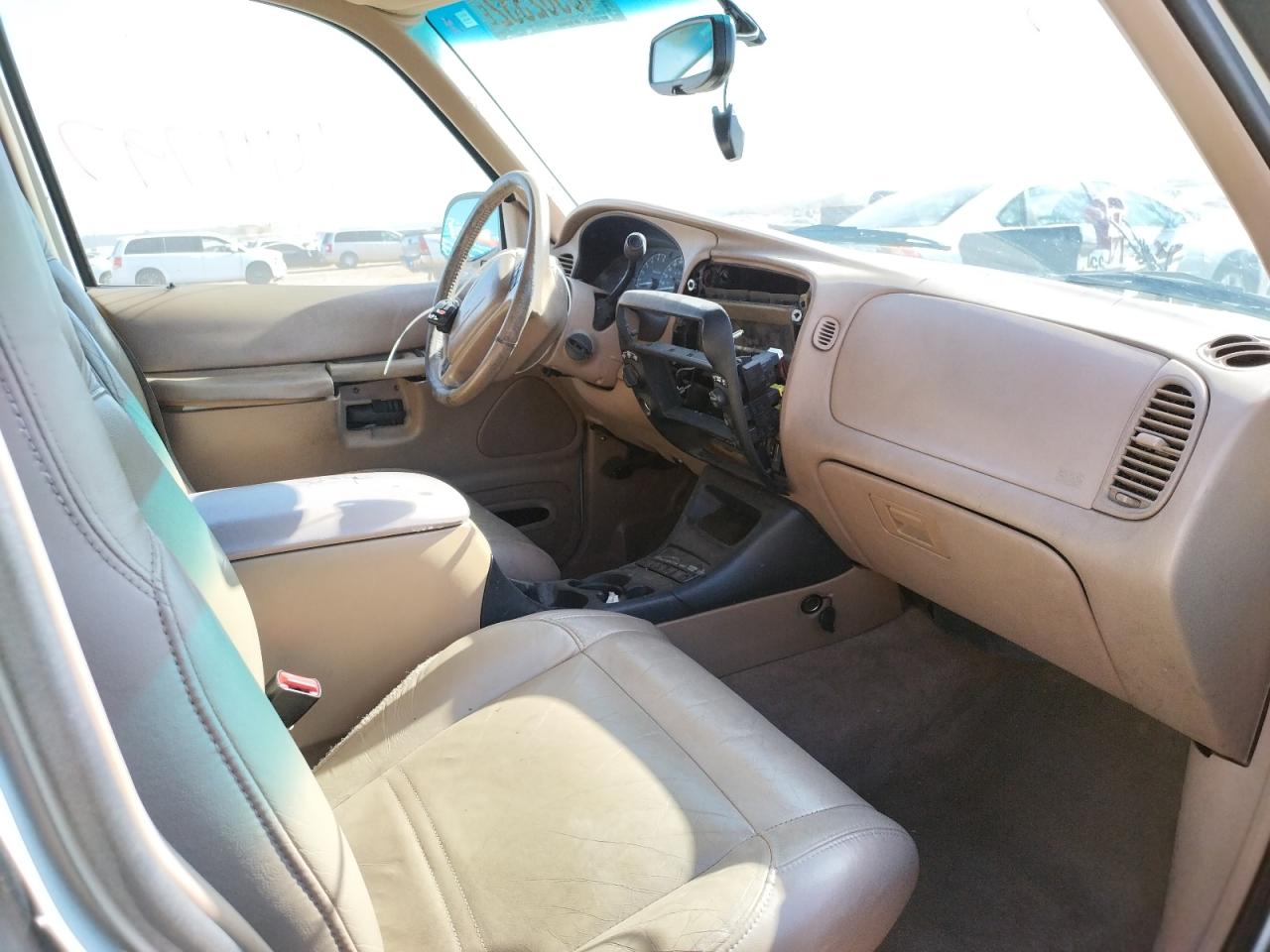 Photo 5 from auction – 2000 FORD EXPLORER E with VIN 1FMZU74E3YZA68015