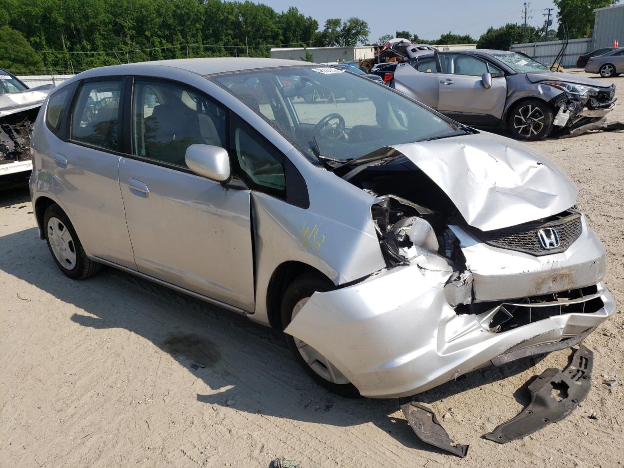HONDA FIT 2013 with VIN JHMGE8H3XDC015833 - Photo from auction
