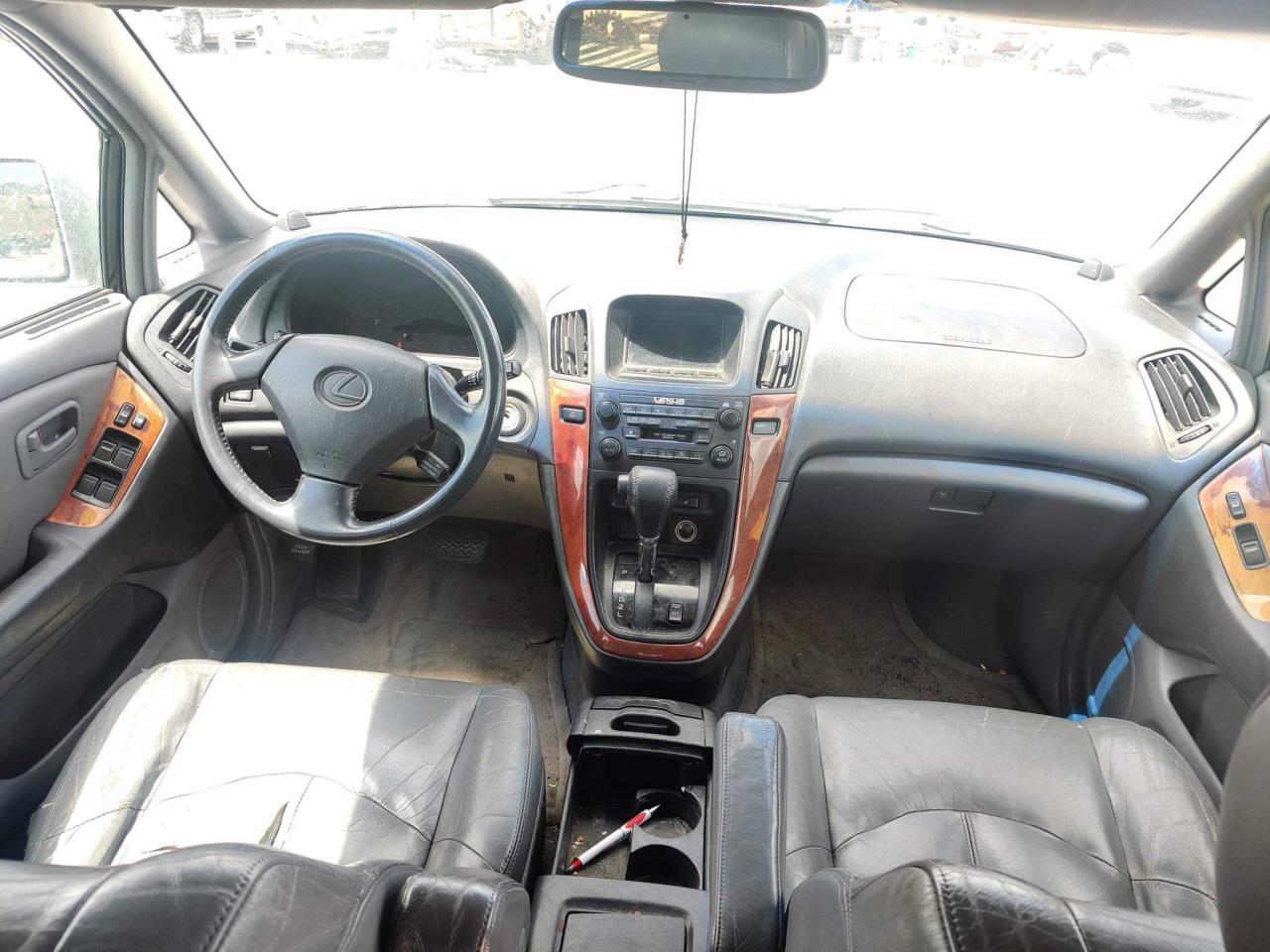 Photo 9 from auction – 2000 LEXUS RX 300 with VIN JT6HF10U5Y0139943