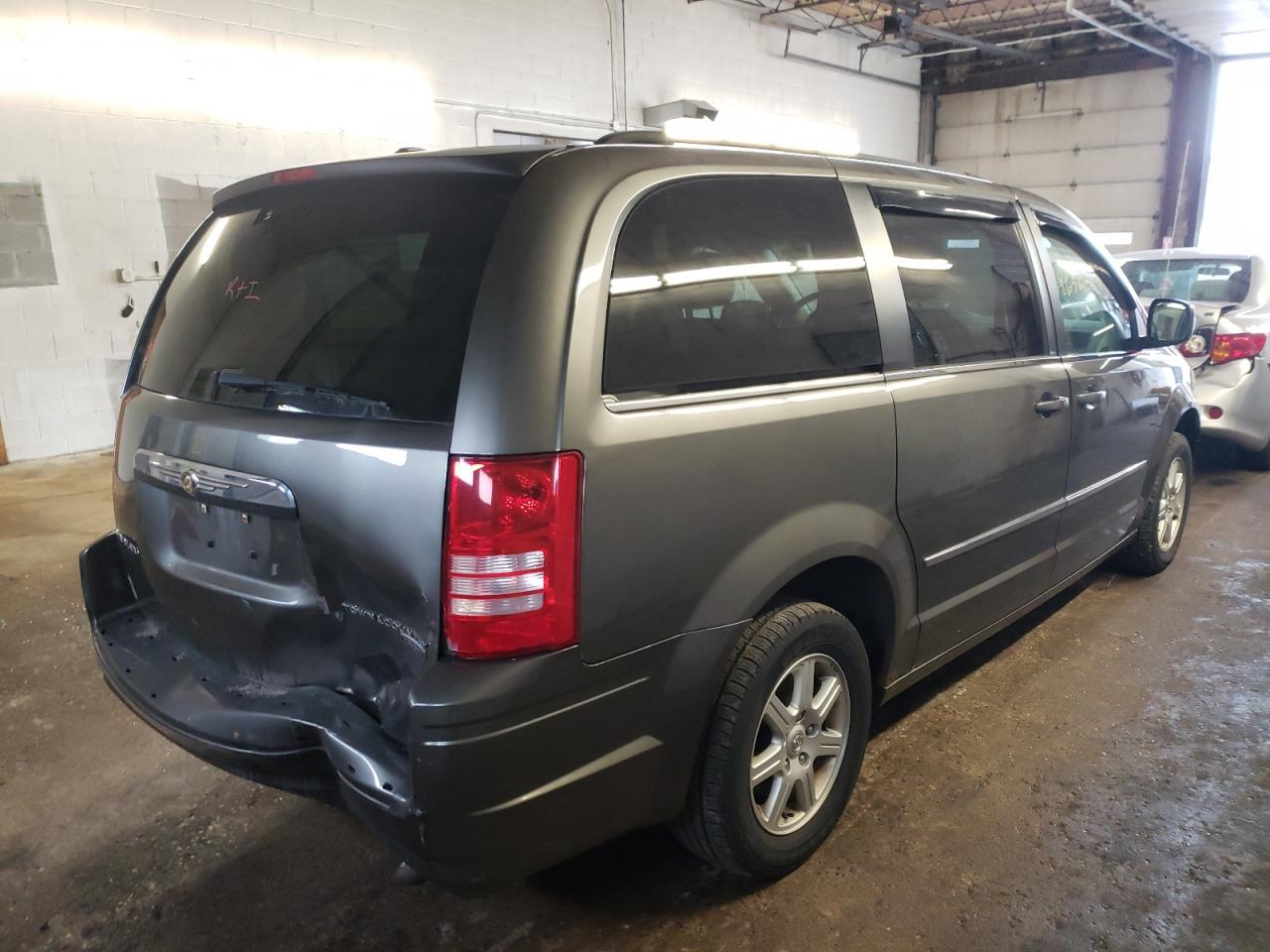 Photo 4 from auction – 2010 CHRYSLER TOWN & COU with VIN 2A4RR5D18AR448985