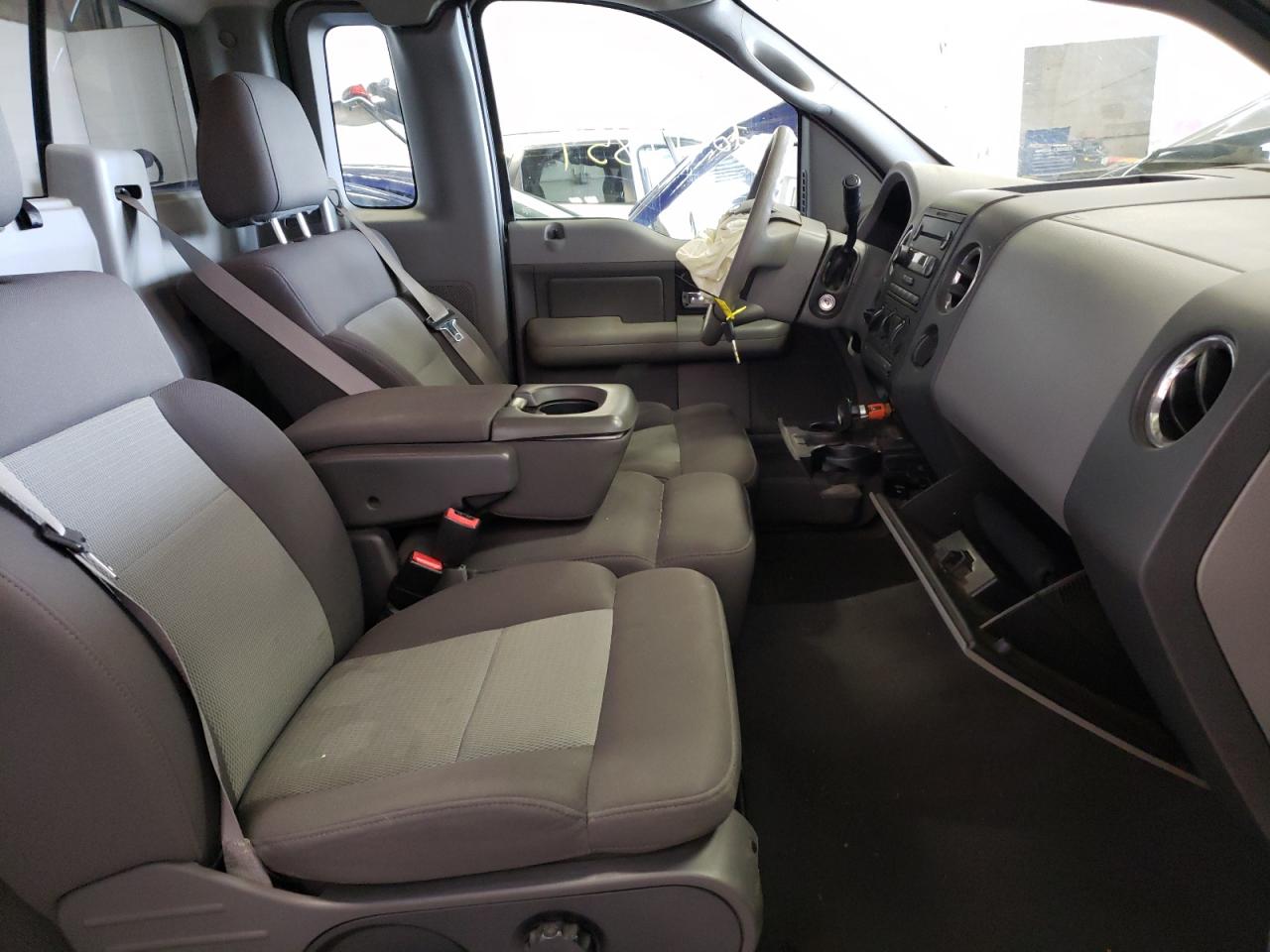 Photo 19 from auction – 2005 FORD F150 with VIN 1FTRF12225NC09499