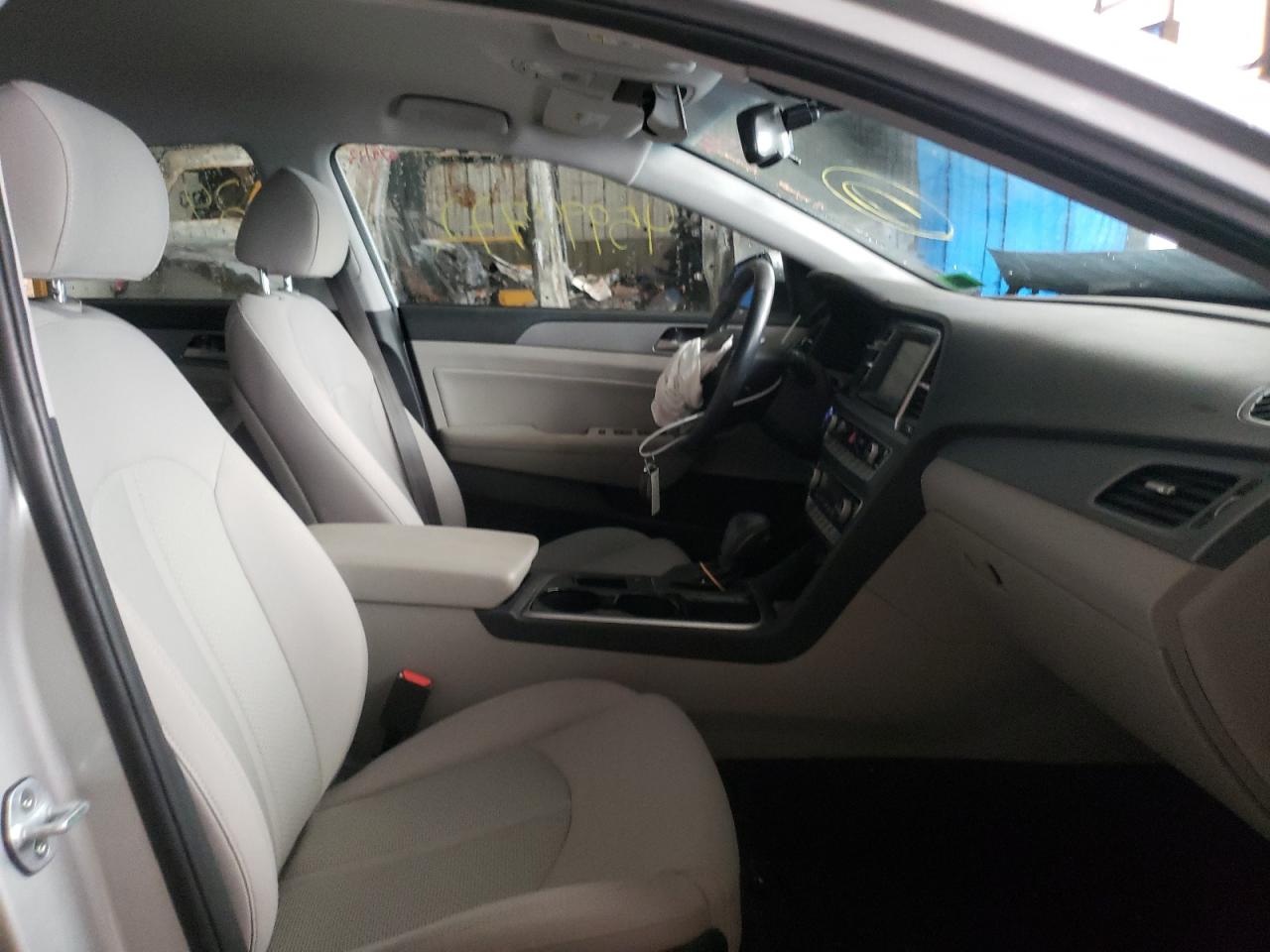 Photo 5 from auction – 2019 HYUNDAI SONATA LIM with VIN 5NPE34AF3KH792562