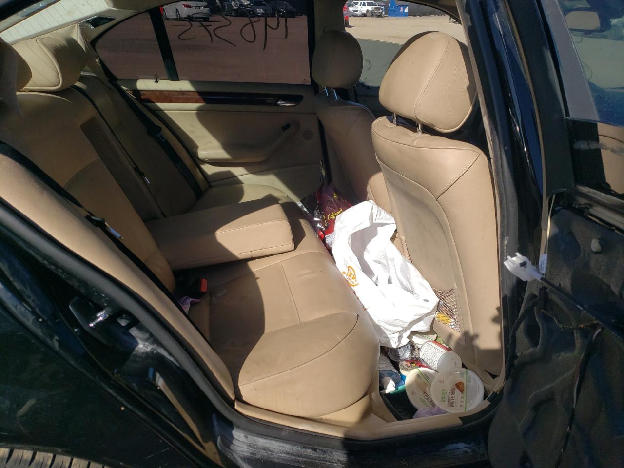Photo 17 from auction – 2004 BMW 325 I with VIN WBAET37404NJ96857