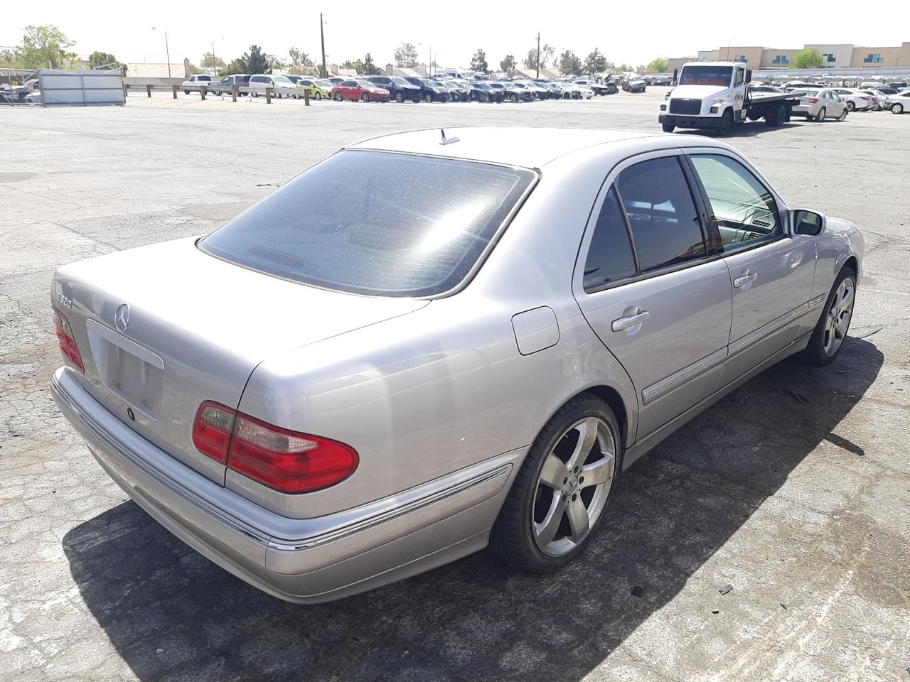 Photo 4 from auction – 2002 MERCEDES-BENZ E 320 with VIN WDBJF65J92B483081