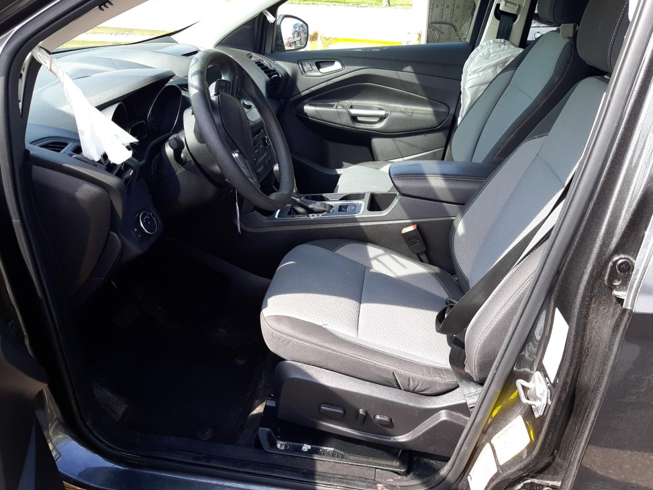 Photo 5 from auction – 2017 FORD ESCAPE SE with VIN 1FMCU0GDXHUD82953
