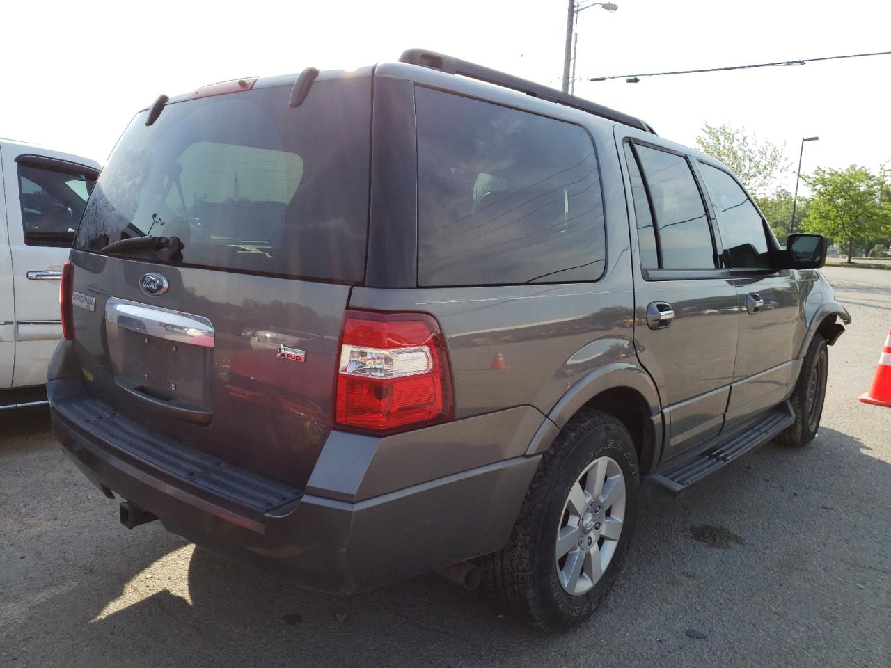 Photo 4 from auction – 2010 FORD EXPEDITION with VIN 1FMJU1F54AEB72615
