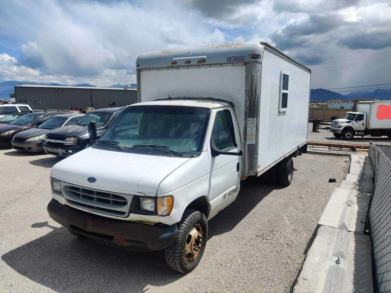 Photo 2 from auction – 1998 FORD ECONOLINE with VIN 1FDWE37L5WHA91835