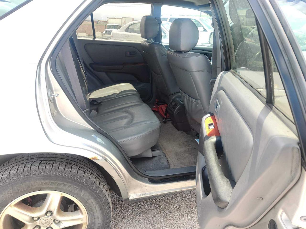 Photo 6 from auction – 2000 LEXUS RX 300 with VIN JT6HF10U5Y0139943