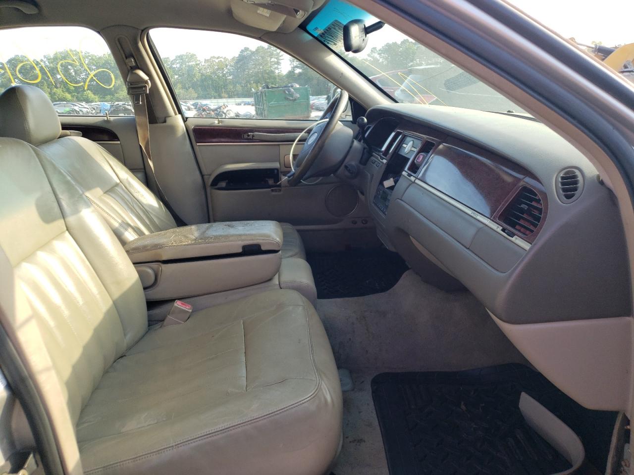 Photo 5 from auction – 2004 LINCOLN TOWN CAR E with VIN 1LNHM81W34Y602175
