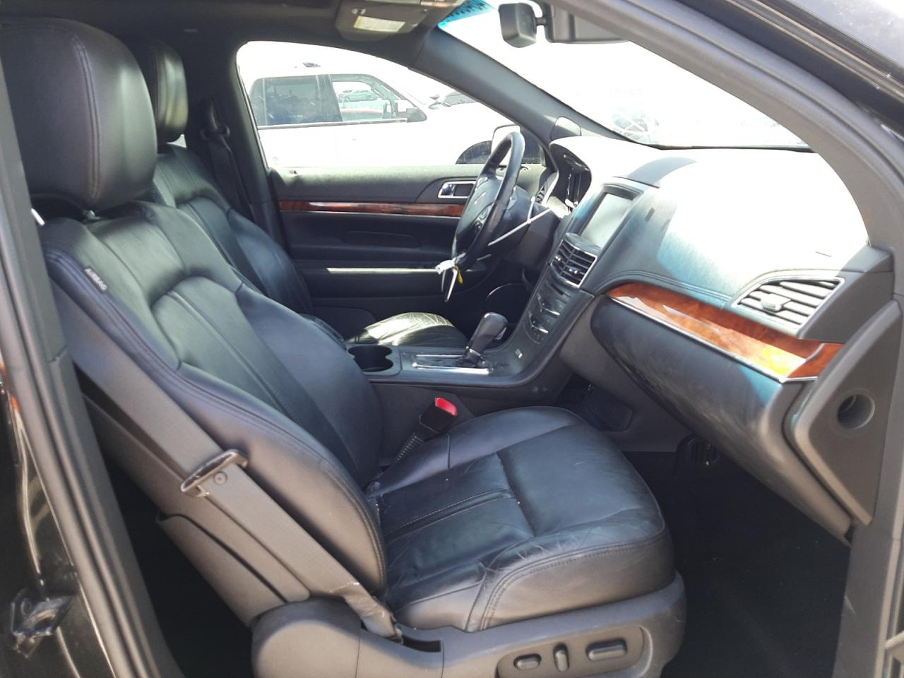 Photo 5 from auction – 2013 LINCOLN MKT with VIN 2LMHJ5NK0DBL51387