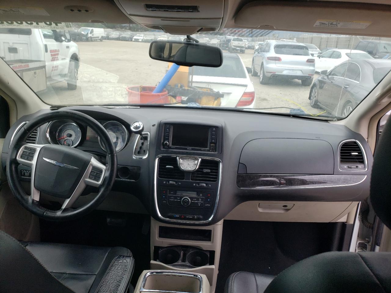 Photo 9 from auction – 2015 CHRYSLER TOWN & COU with VIN 2C4RC1BG0FR538999