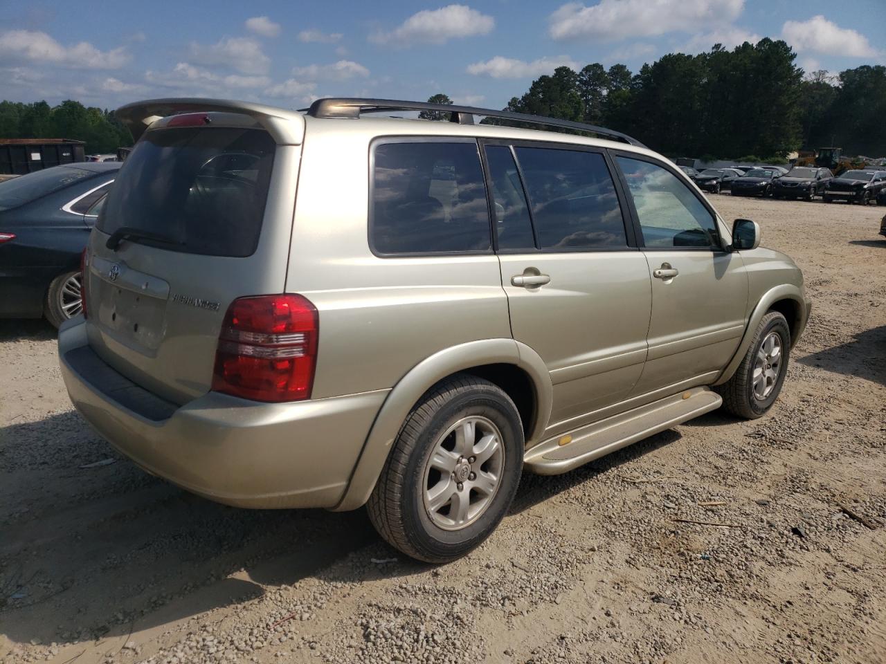 Photo 4 from auction – 2003 TOYOTA HIGHLANDER with VIN JTEGF21A030104830