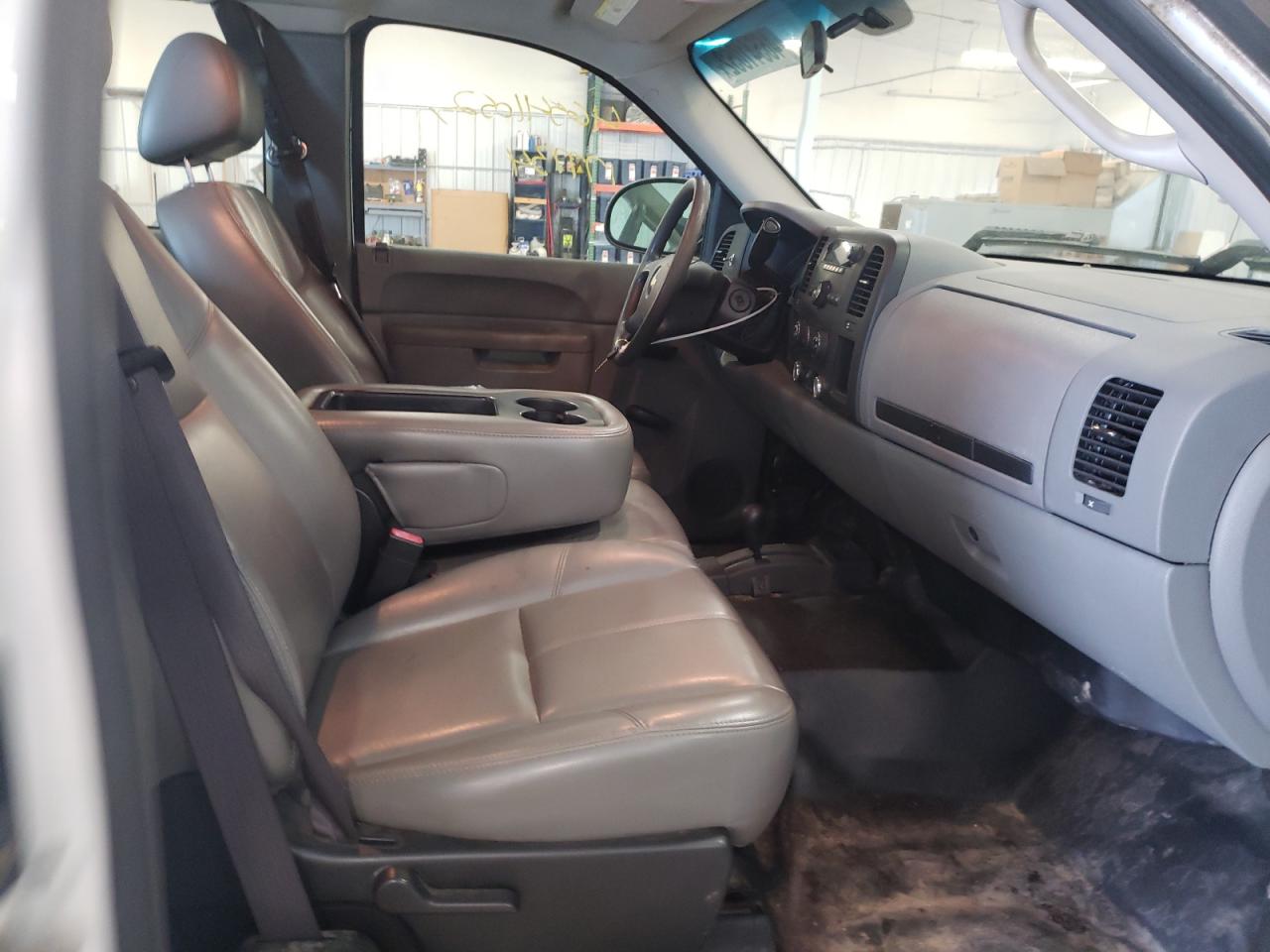 Photo 5 from auction – 2010 CHEVROLET SILVERADO with VIN 1GCSKPEA2AZ272365