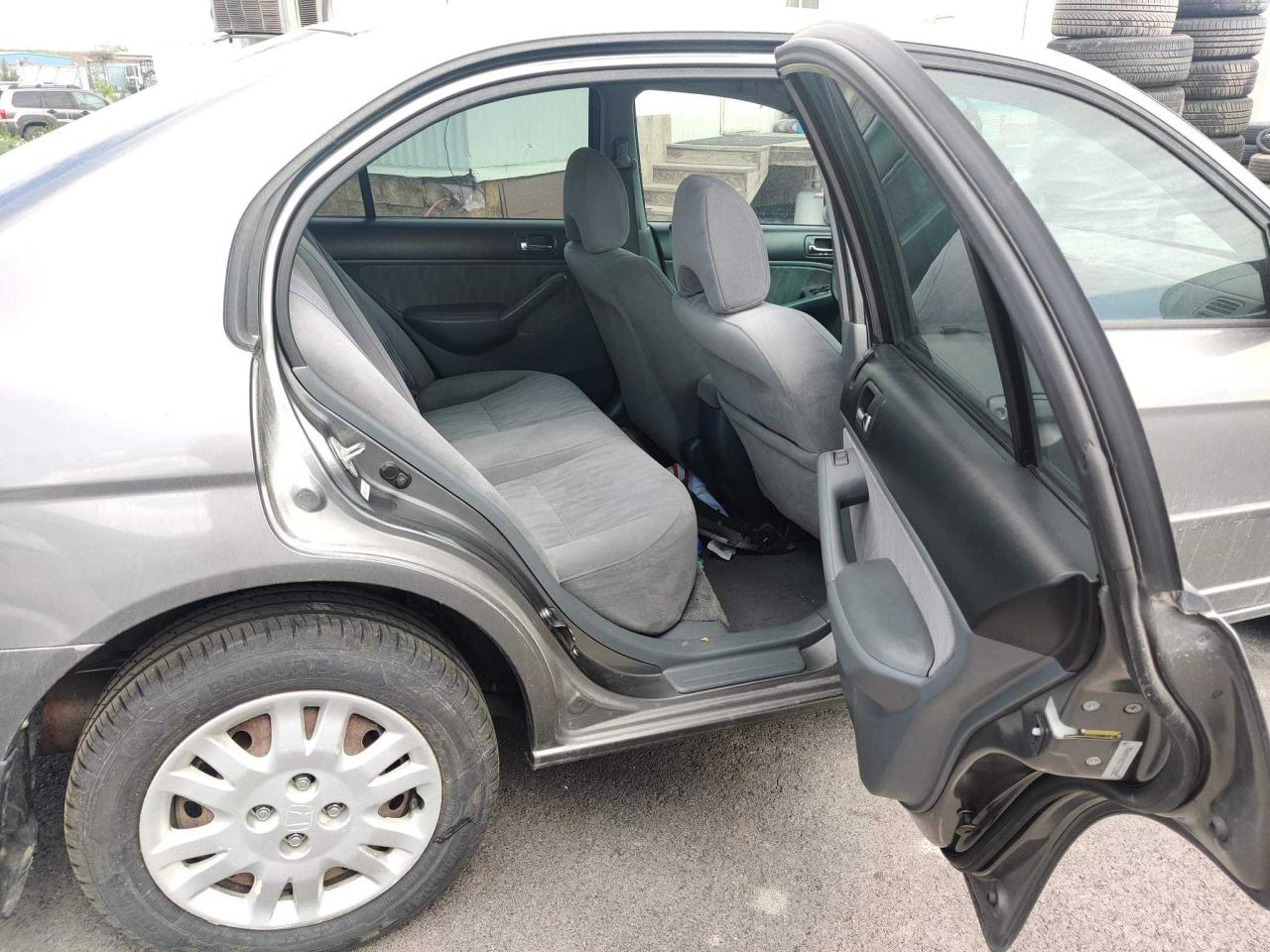 Photo 6 from auction – 2004 HONDA CIVIC LX with VIN 2HGES165X4H644486