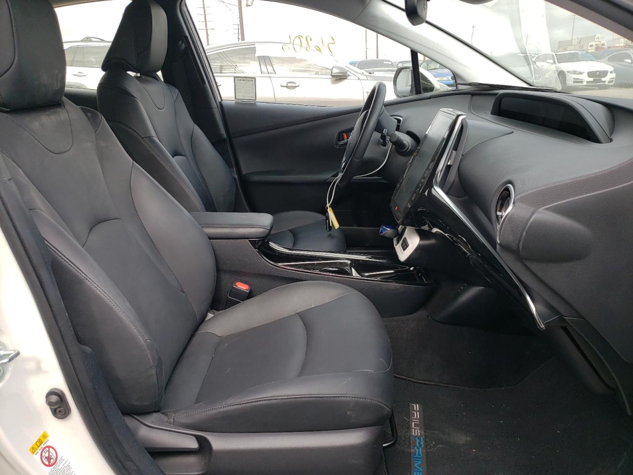 Photo 5 from auction – 2017 TOYOTA PRIUS PRIM with VIN JTDKARFP3H3002964