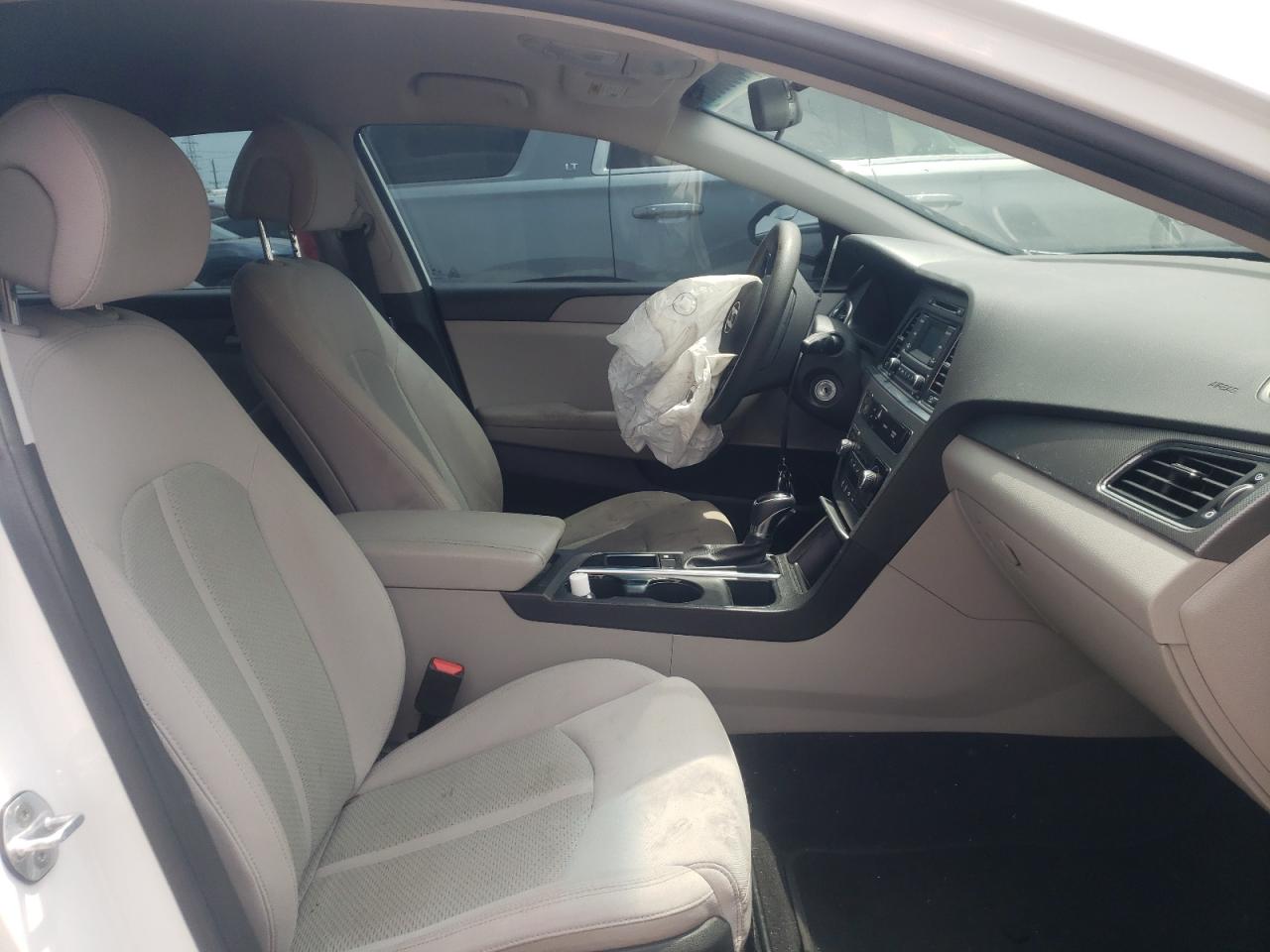 Photo 18 from auction – 2017 HYUNDAI SONATA SE with VIN 5NPE24AF5HH492680
