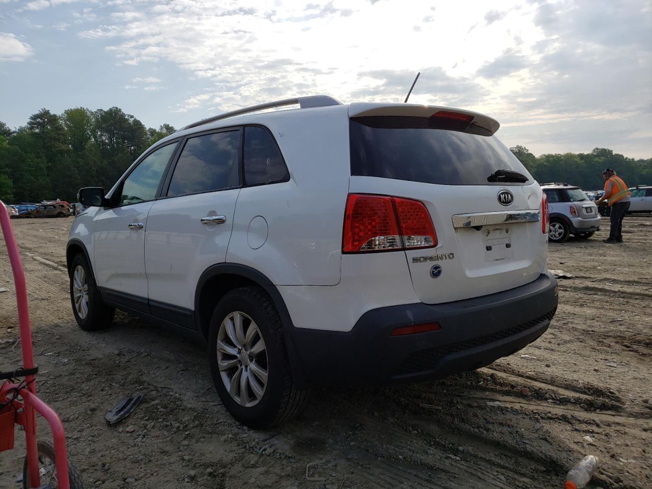 Photo 3 from auction – 2011 KIA SORENTO EX with VIN 5XYKU3A16BG033183