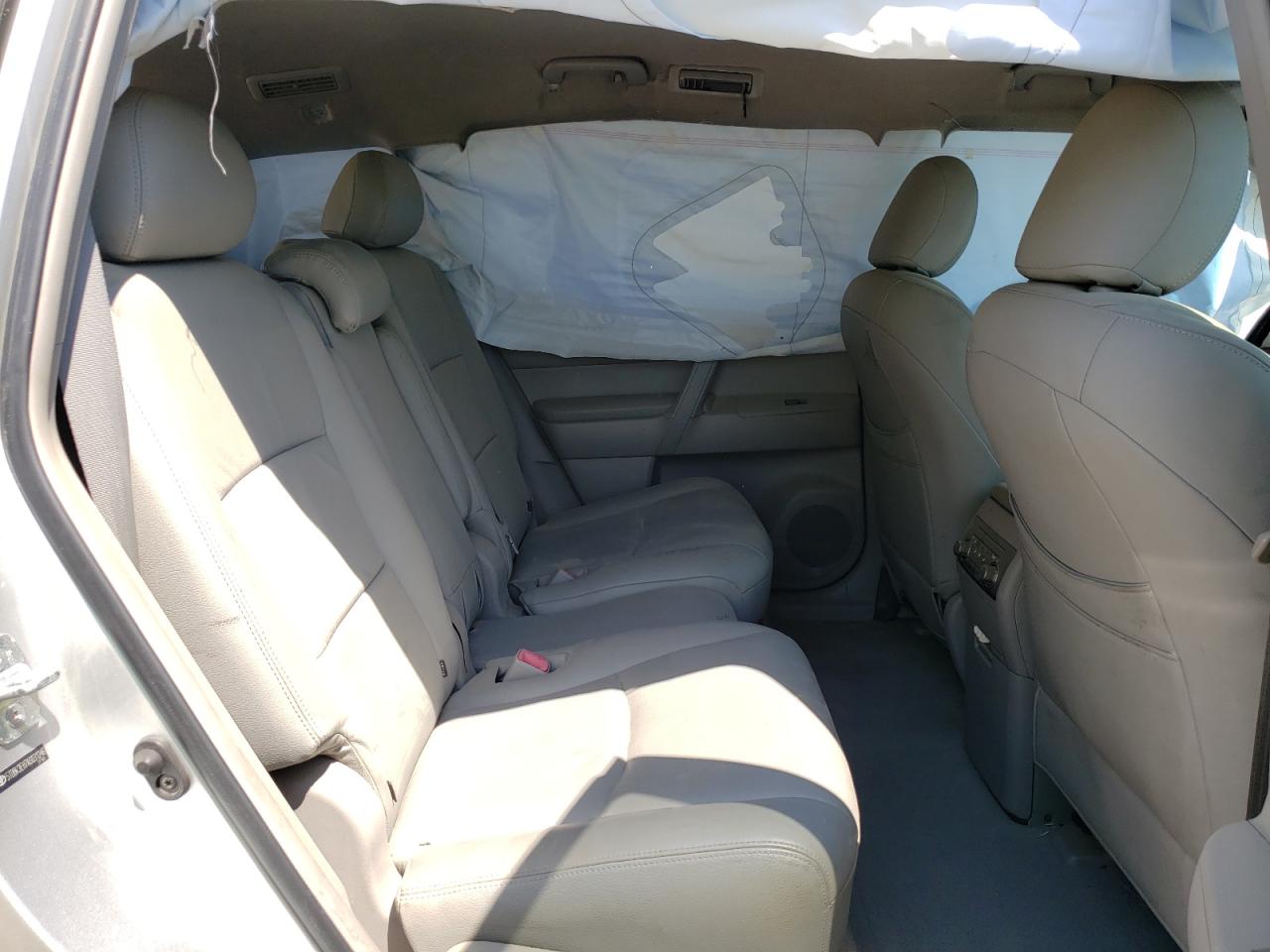 Фото 6 с аукциона – 2010 TOYOTA HIGHLANDER с VIN 5TDBK3EH7AS031246