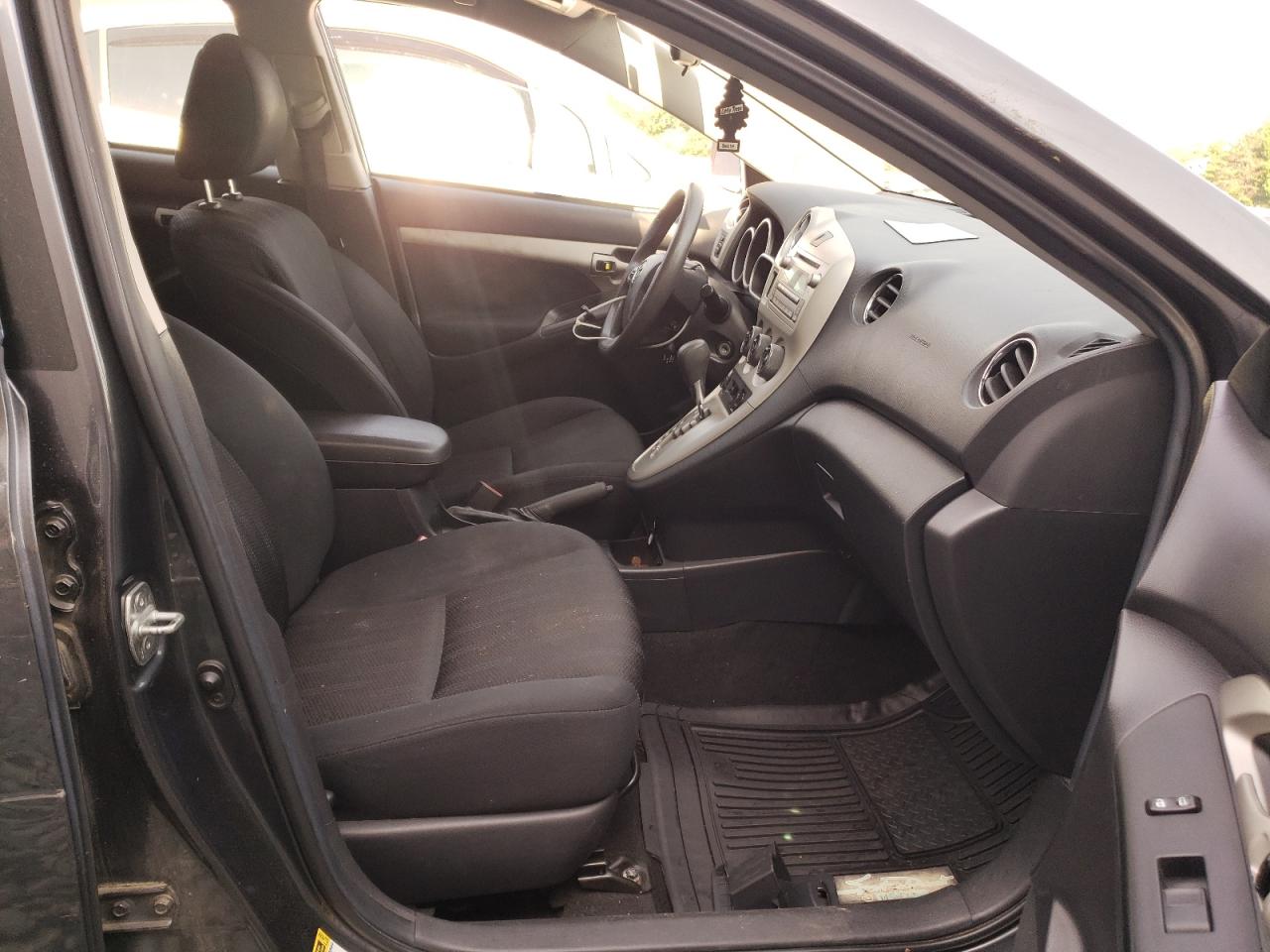 Photo 5 from auction – 2011 TOYOTA MATRIX with VIN 2T1KU4EE9BC543719