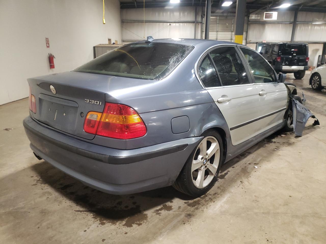 Photo 4 from auction – 2004 BMW 330 I with VIN WBAEV53454KM35297