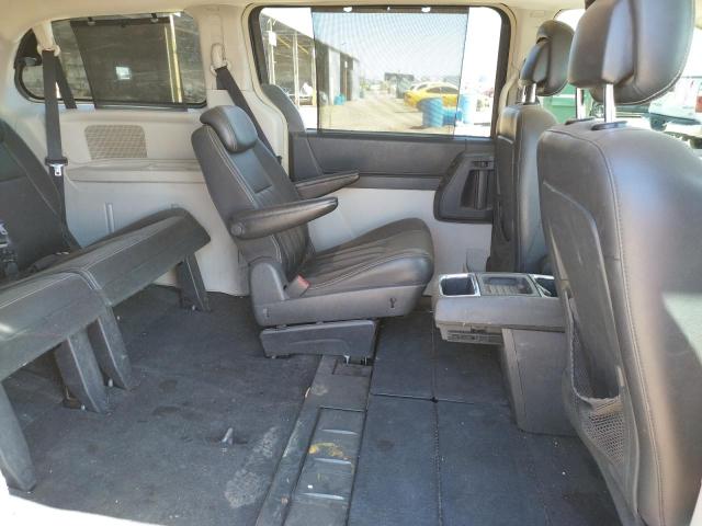 Photo 6 from auction – 2010 CHRYSLER TOWN & COU with VIN 2A4RR8DX5AR438985