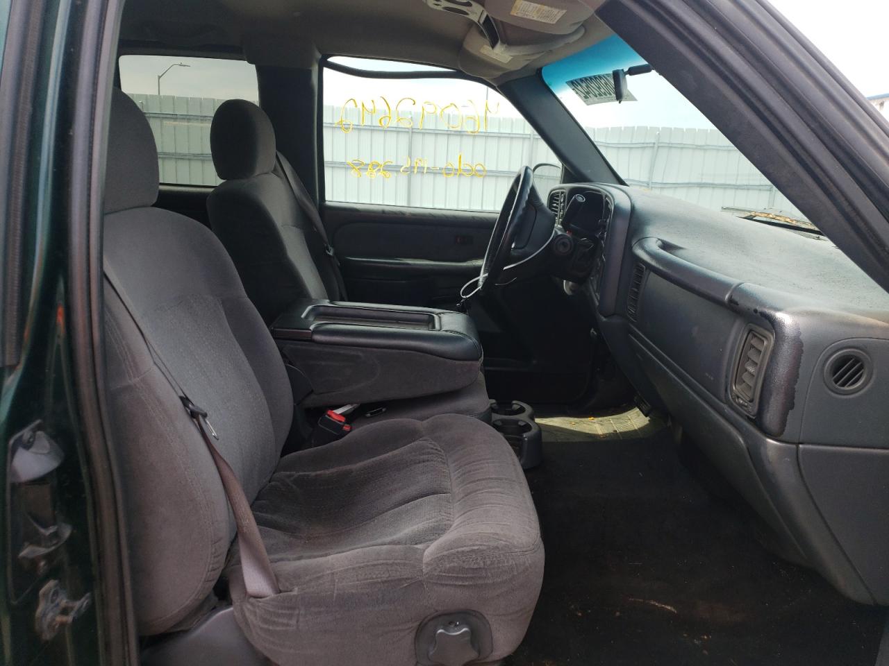Photo 5 from auction – 2002 CHEVROLET SILVERADO with VIN 2GCEK19V021380873
