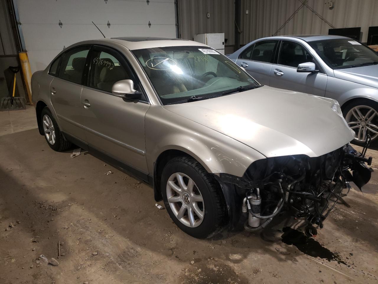 VOLKSWAGEN PASSAT GLS 2004 with VIN WVWPD63B44P331020 - Photo from auction