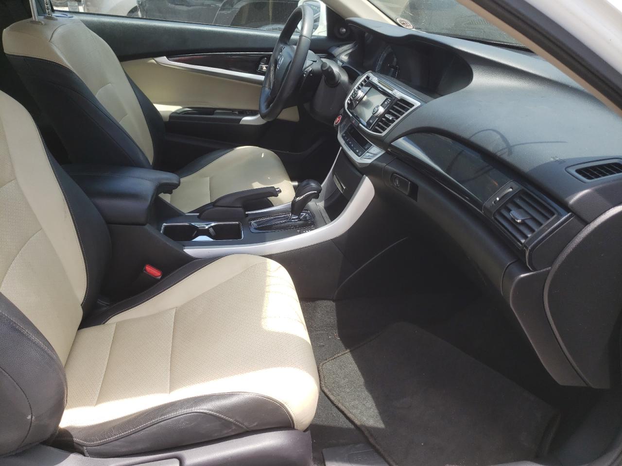 Photo 18 from auction – 2015 HONDA ACCORD EXL with VIN 1HGCT1B87FA010302