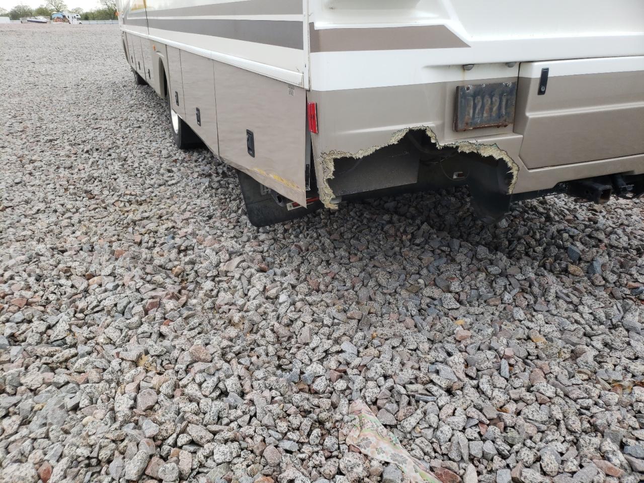 Photo 9 from auction – 2003 FLEETWOOD BOUNDER with VIN 1FCNF53S220A07825