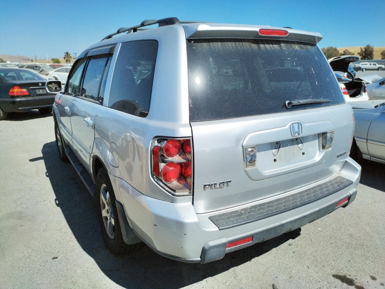 Photo 3 from auction – 2006 HONDA PILOT EX with VIN 2HKYF18666H560584