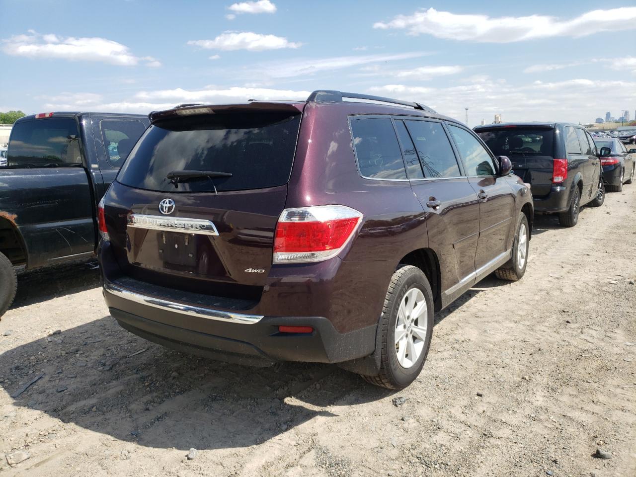 Photo 4 from auction – 2013 TOYOTA HIGHLANDER with VIN 5TDBK3EHXDS261612