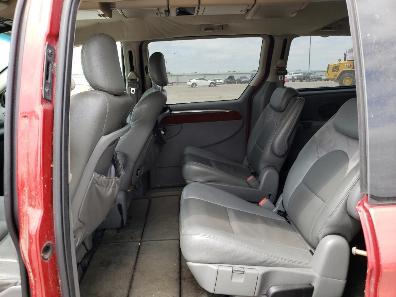Photo 6 from auction – 2006 CHRYSLER TOWN & COU with VIN 2A8GP64L06R739975