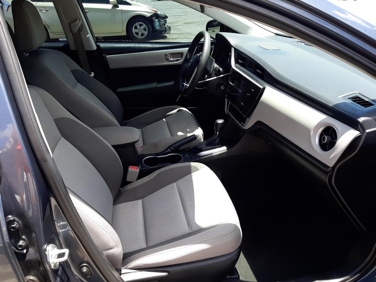 Photo 5 from auction – 2017 TOYOTA COROLLA L with VIN 5YFBURHE2HP702582