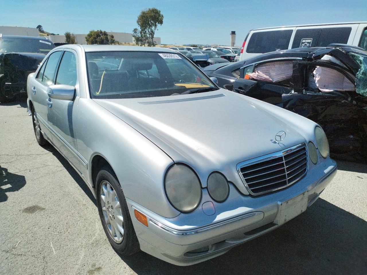MERCEDES-BENZ E 320 2000 with VIN WDBJF65J2YB058908 - Photo from auction